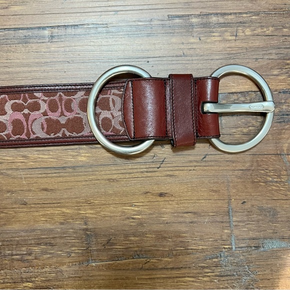 Coach Signature Logo Belt - Picture 6 of 7